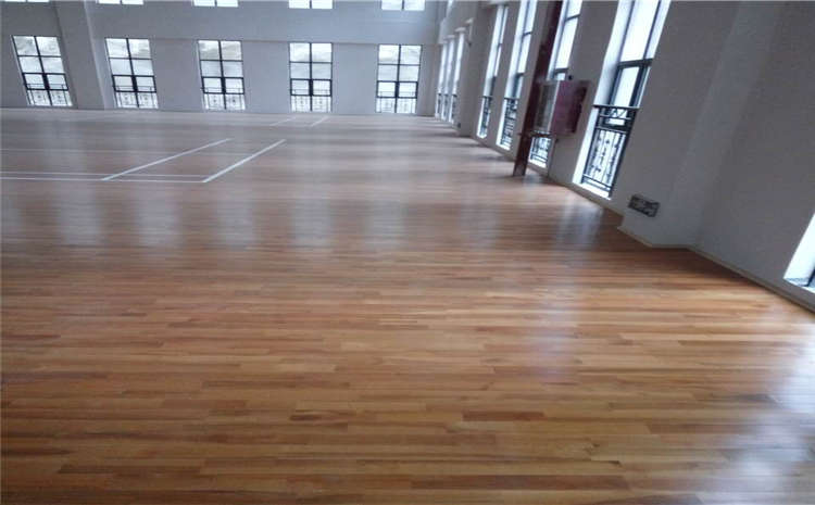 硬木企口運(yùn)動木地板廠家這么考察