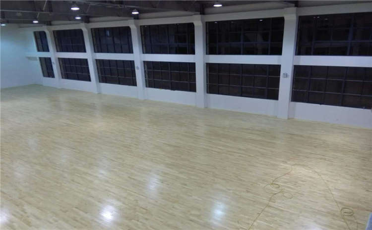 國內實木運動地板翻新方案