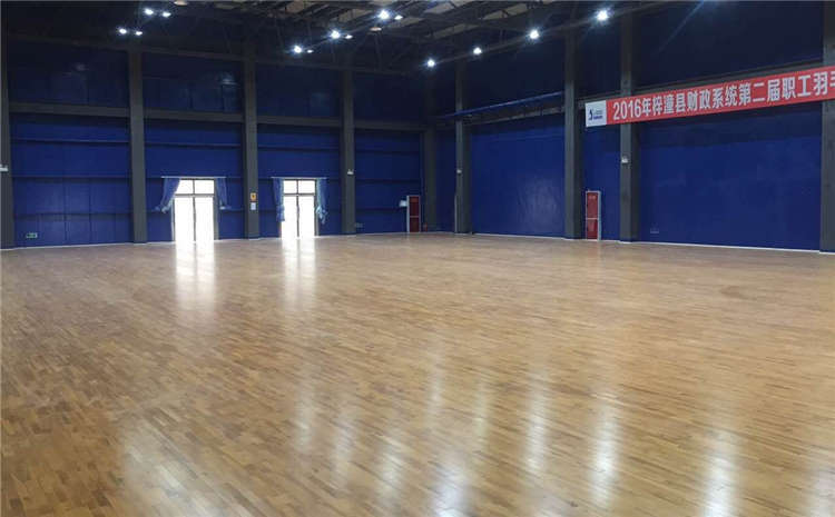 學校體育館木地板怎么保養？