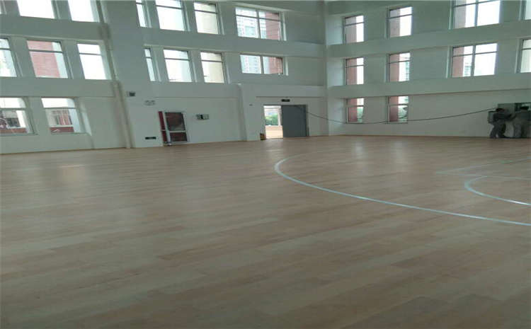 運動木地板污垢怎么清理？