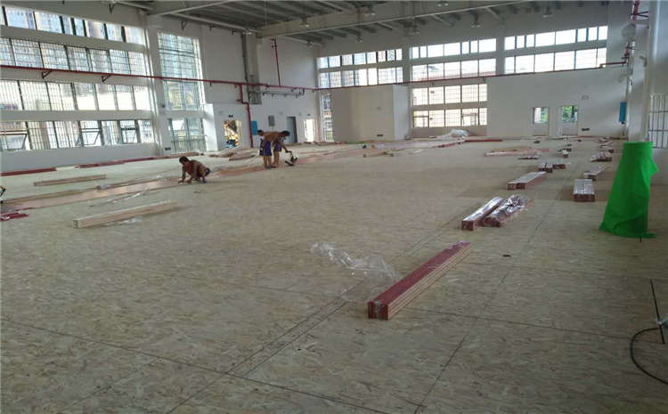 體育館專用運動木地板面板選擇什么材質？