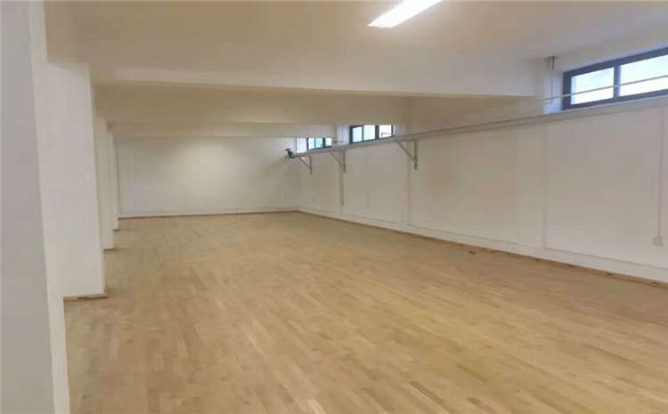 浙江體育館運(yùn)動(dòng)木地板施工團(tuán)隊(duì)