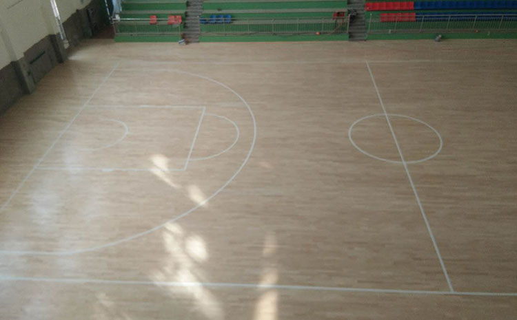 22厚籃球館木地板翻新要點
